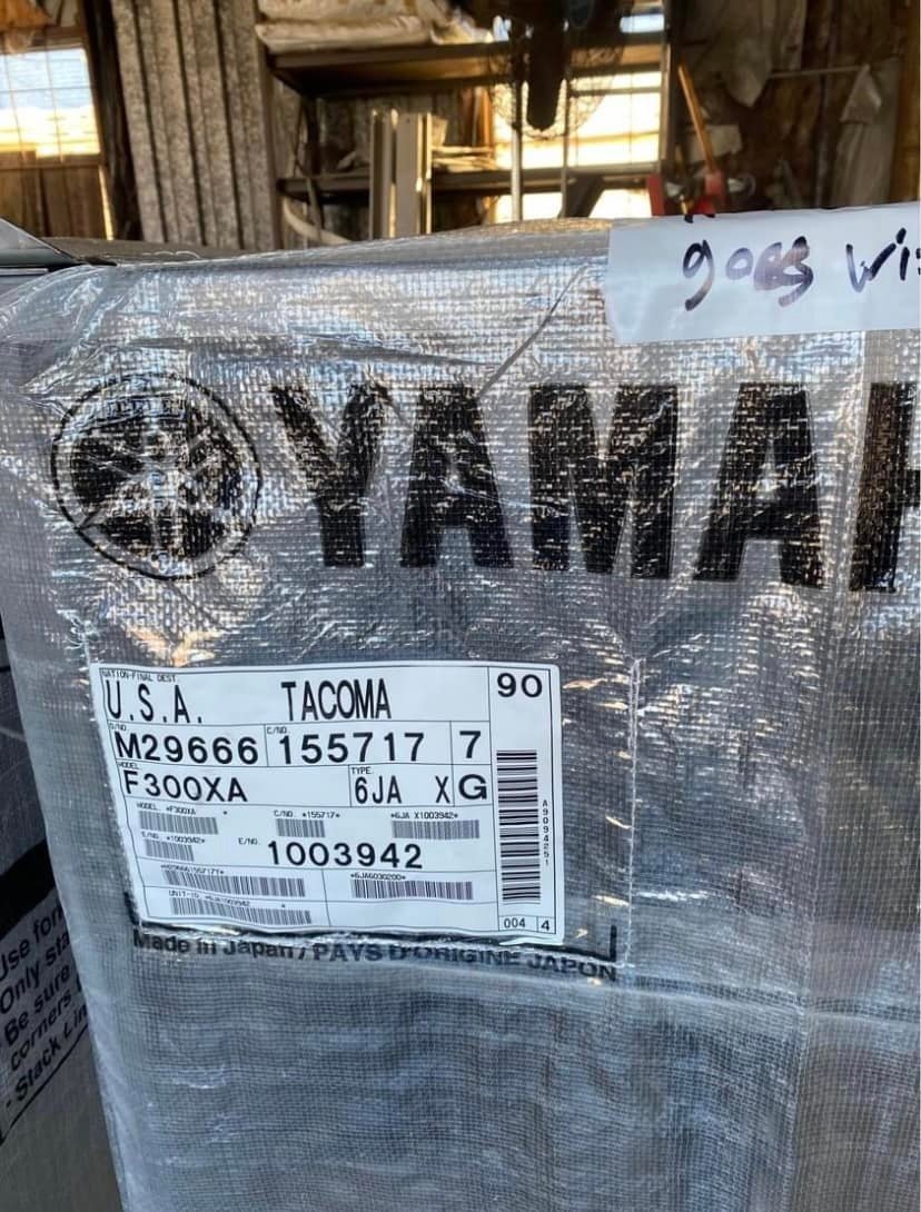 Yamaha 300hp outboard motors · Digital Electronic Controls, 30″ Shaft · F300UCB & LF300UCB